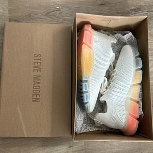 NWT Steve Madden Popsicle White Multi